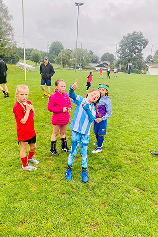 sds girls training blonay say hi